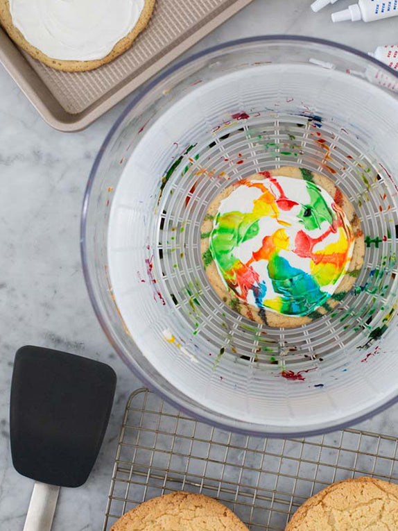 How to Make Tie Dye Cookies with a Salad Spinner